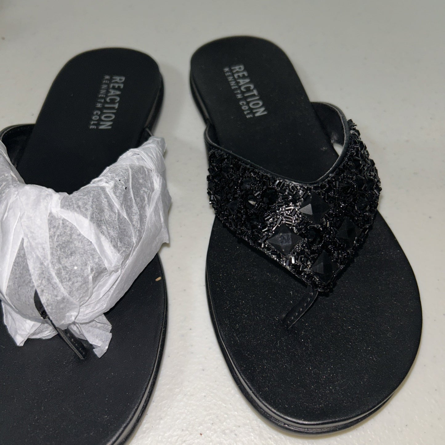 Kenneth Cole Reaction Glam-athon Women’s Flat 6.5 Sandals