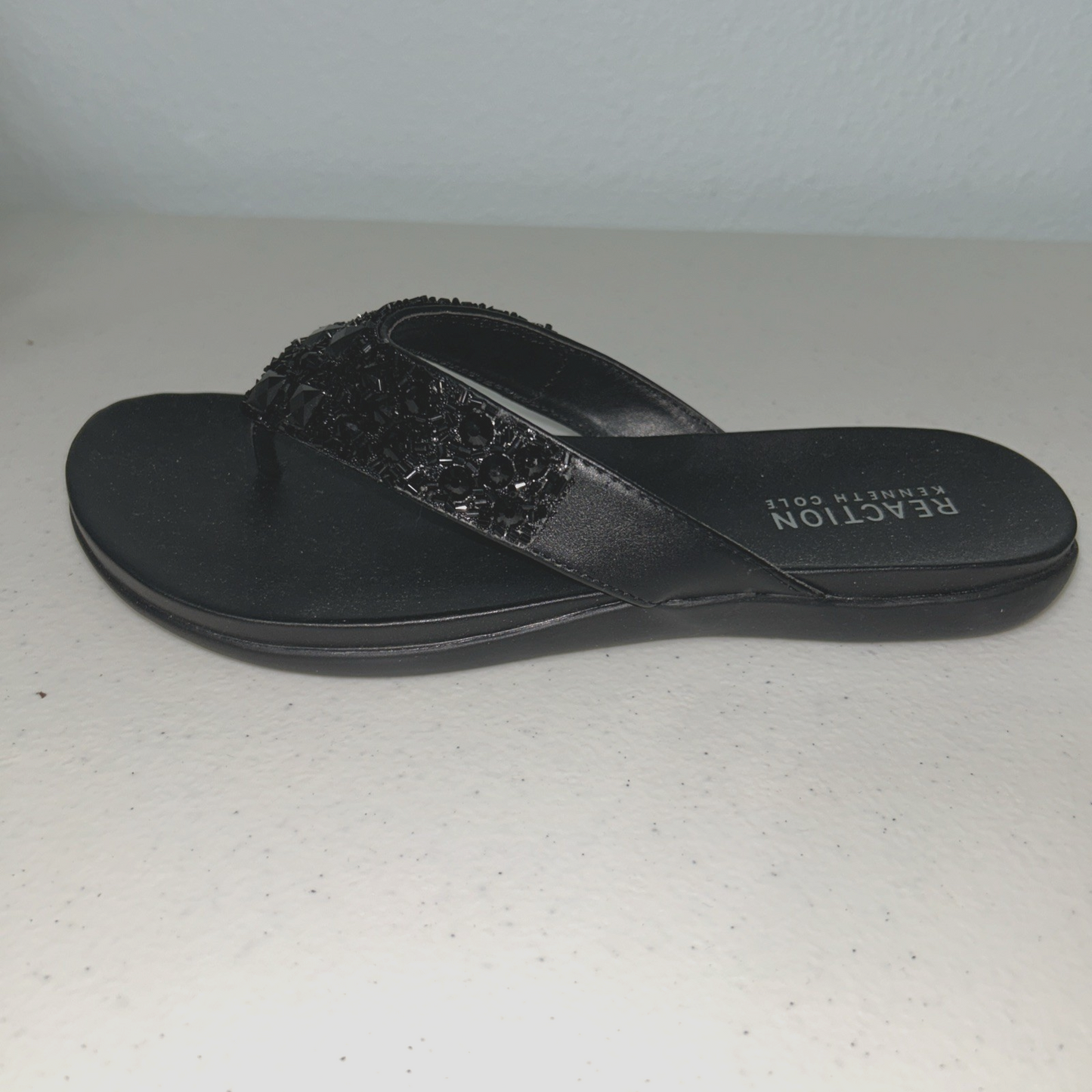 Kenneth Cole Reaction Glam-athon Women’s Flat 6.5 Sandals