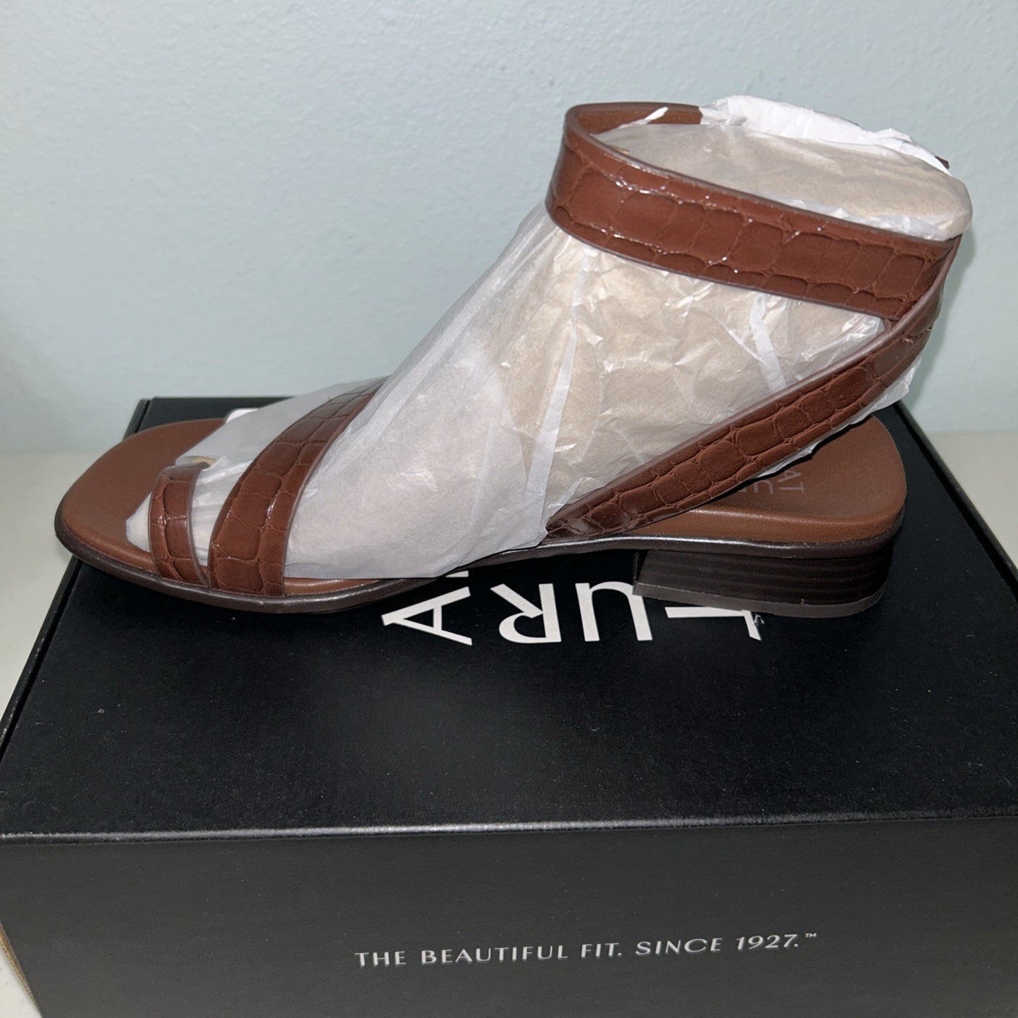 Naturalizer Brown Sandal 8 1/2 M Women’s Crocodile Gladiator Strap