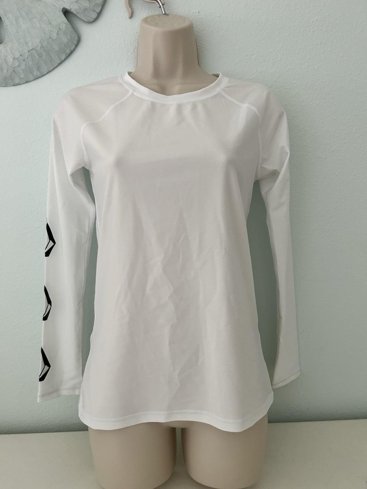 Volcom Rashguard UPF 50+ White Swim Top Size M Coverup