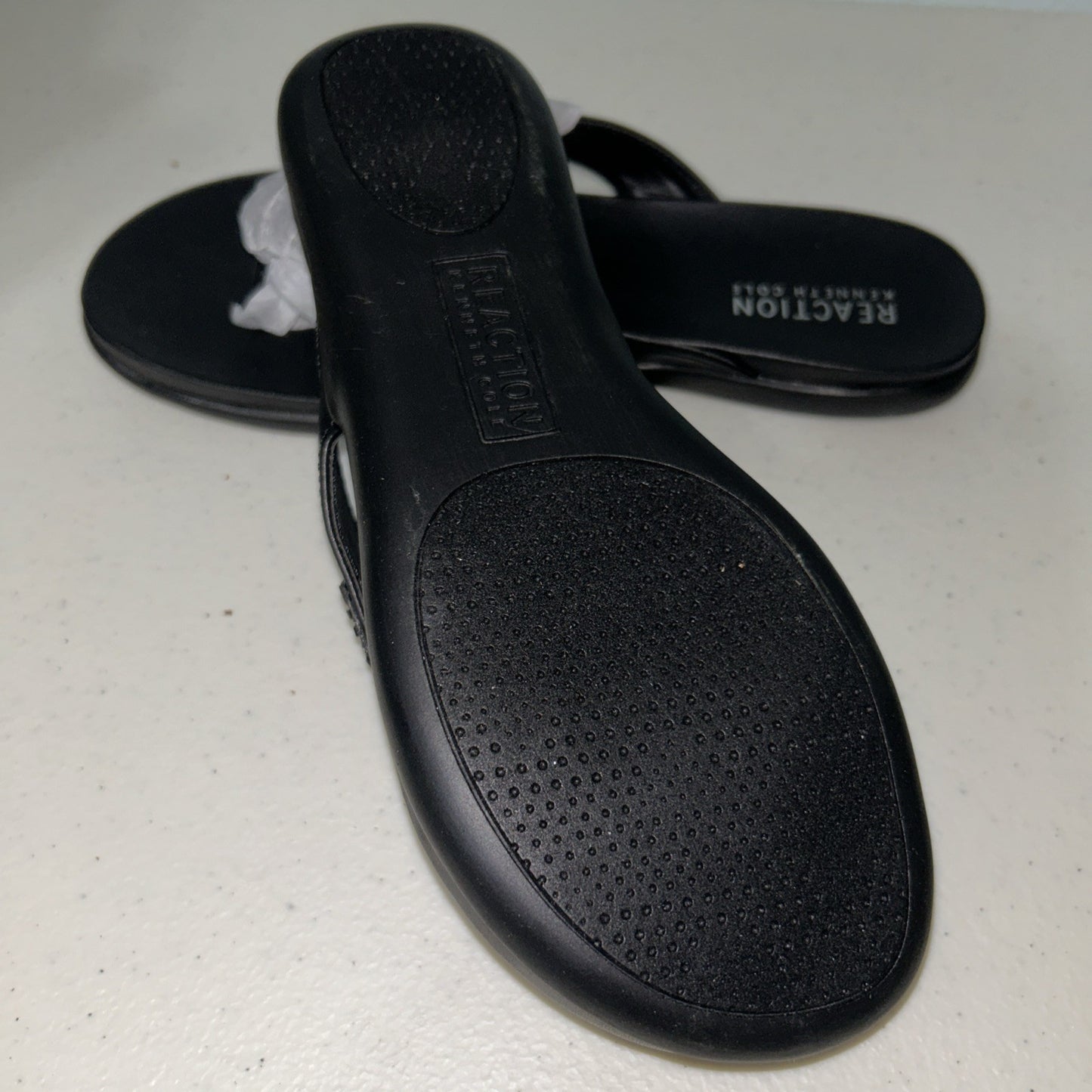 Kenneth Cole Reaction Glam-athon Women’s Flat 6.5 Sandals
